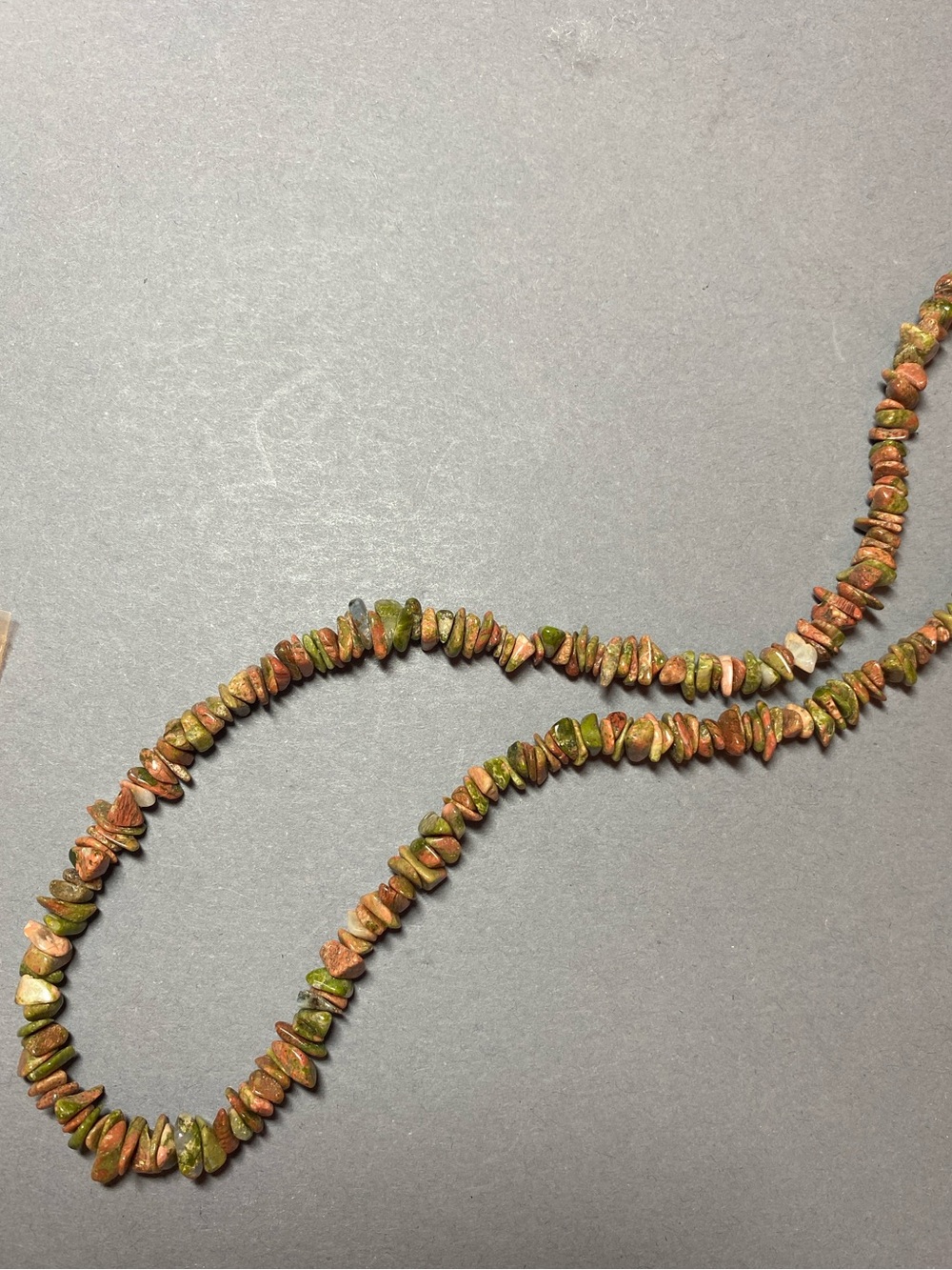 Vintage red green unakite gemstone chip necklace
